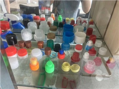 Plastik Gerçekleştir Su Şişesi Kapakları Kalıp Enjeksiyon Yapma Makinesi
